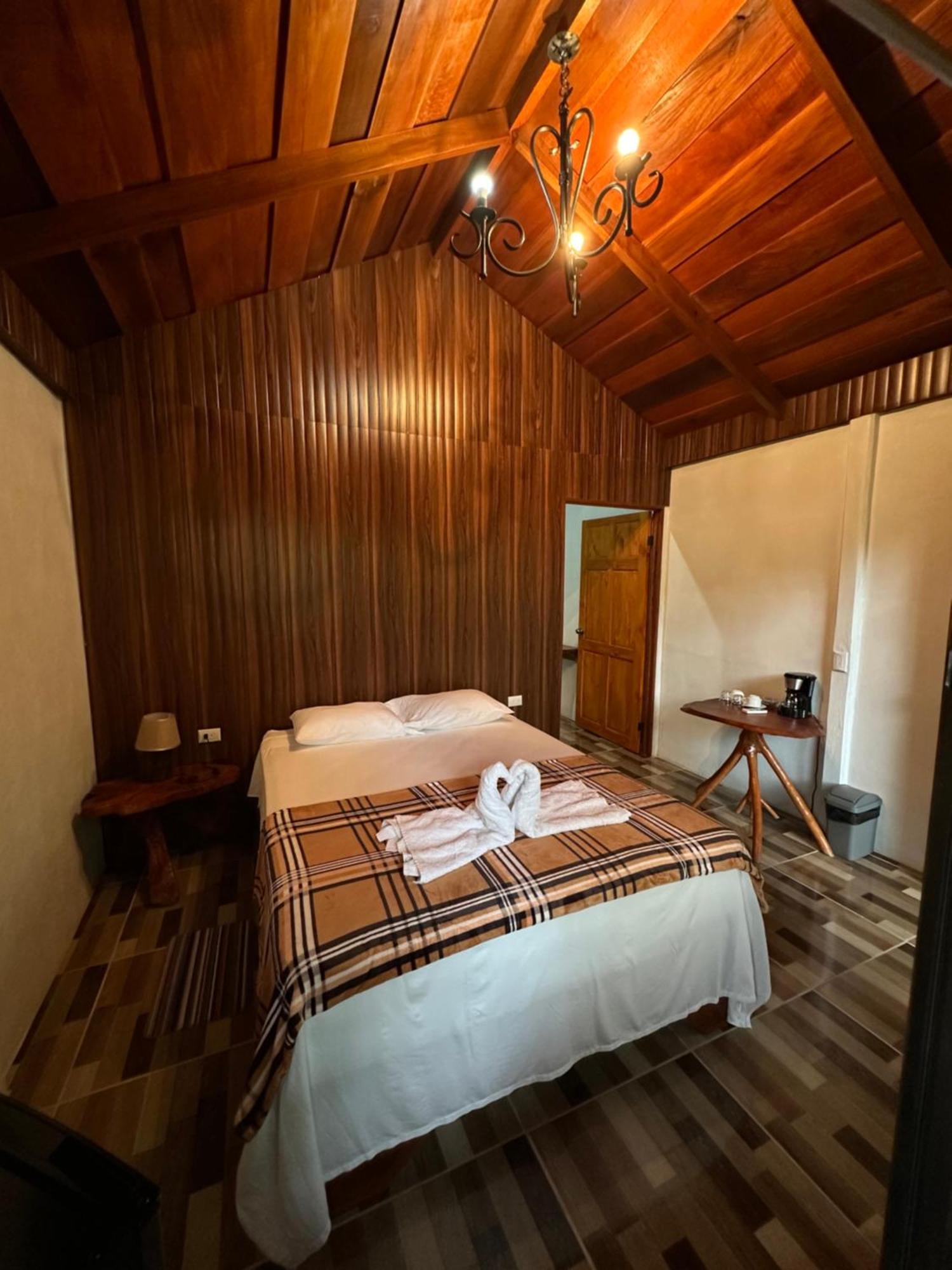 Arenal Rustic Lodge ラ・フォルトゥナ エクステリア 写真
