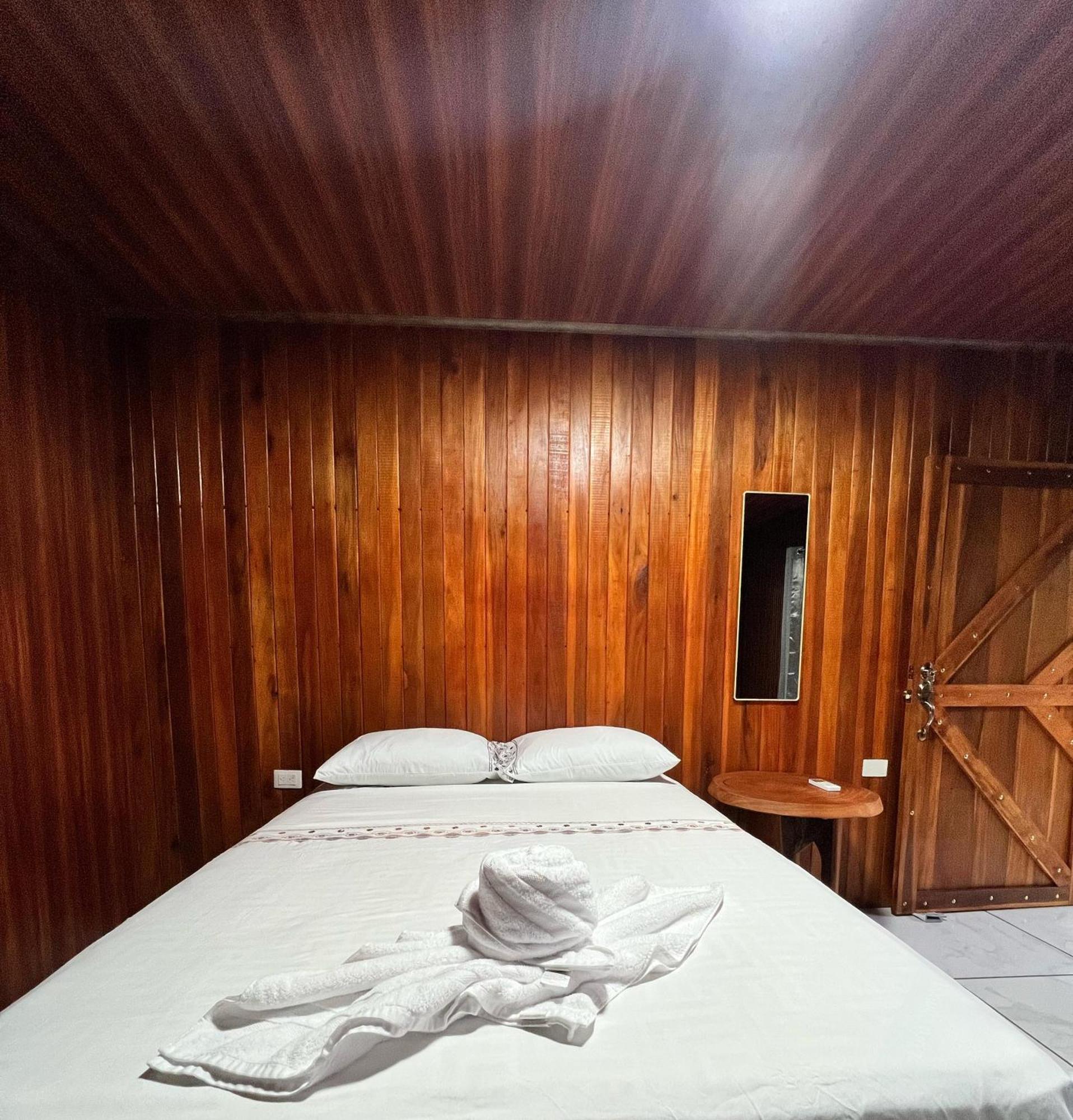 Arenal Rustic Lodge ラ・フォルトゥナ エクステリア 写真